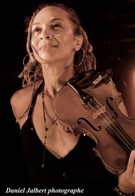 Violinist Anne Harris