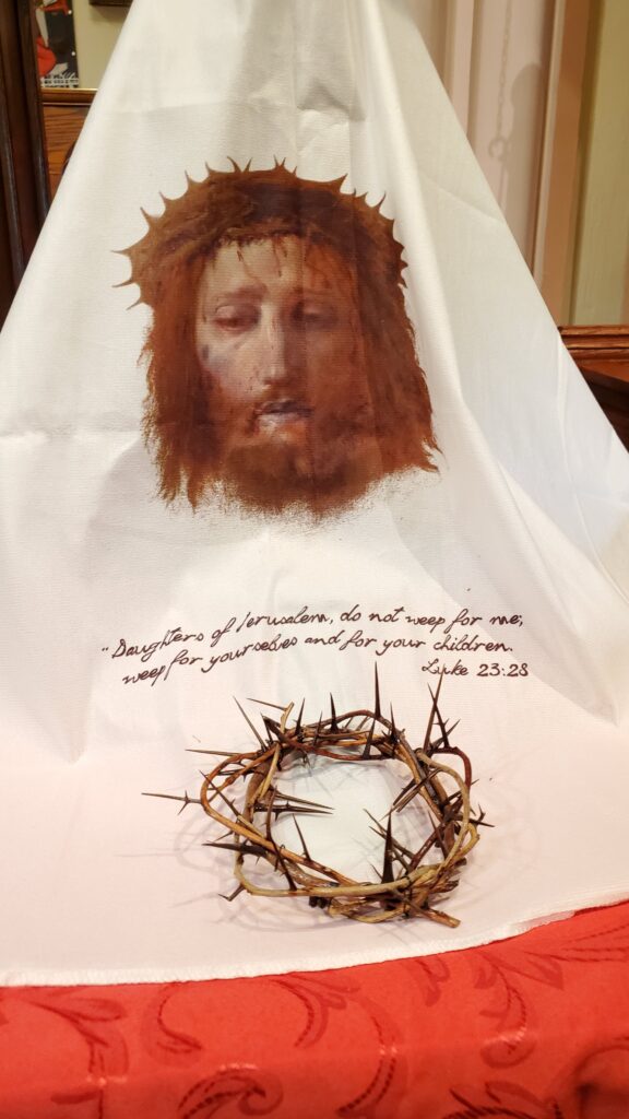 Jesus, a quote from Luke 23-28, and a crown of thorns